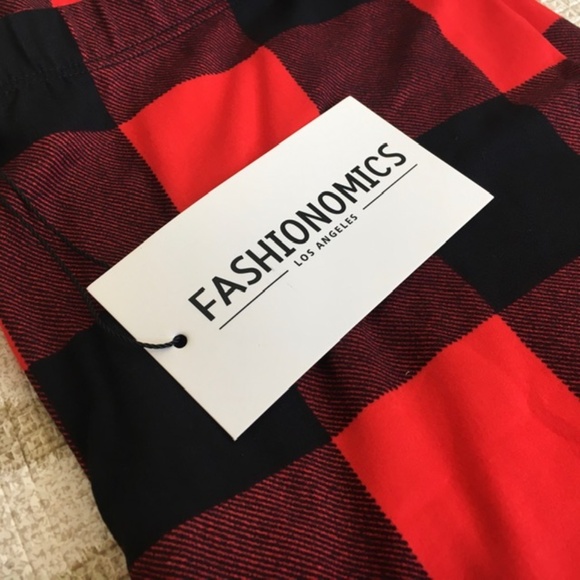 Available Until 1/12 🎁 Buffalo Check Leggings - Picture 3 of 5